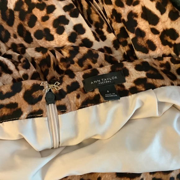 Ann Taylor Factory midi patterned skirt- 4 - Picture 3 of 4